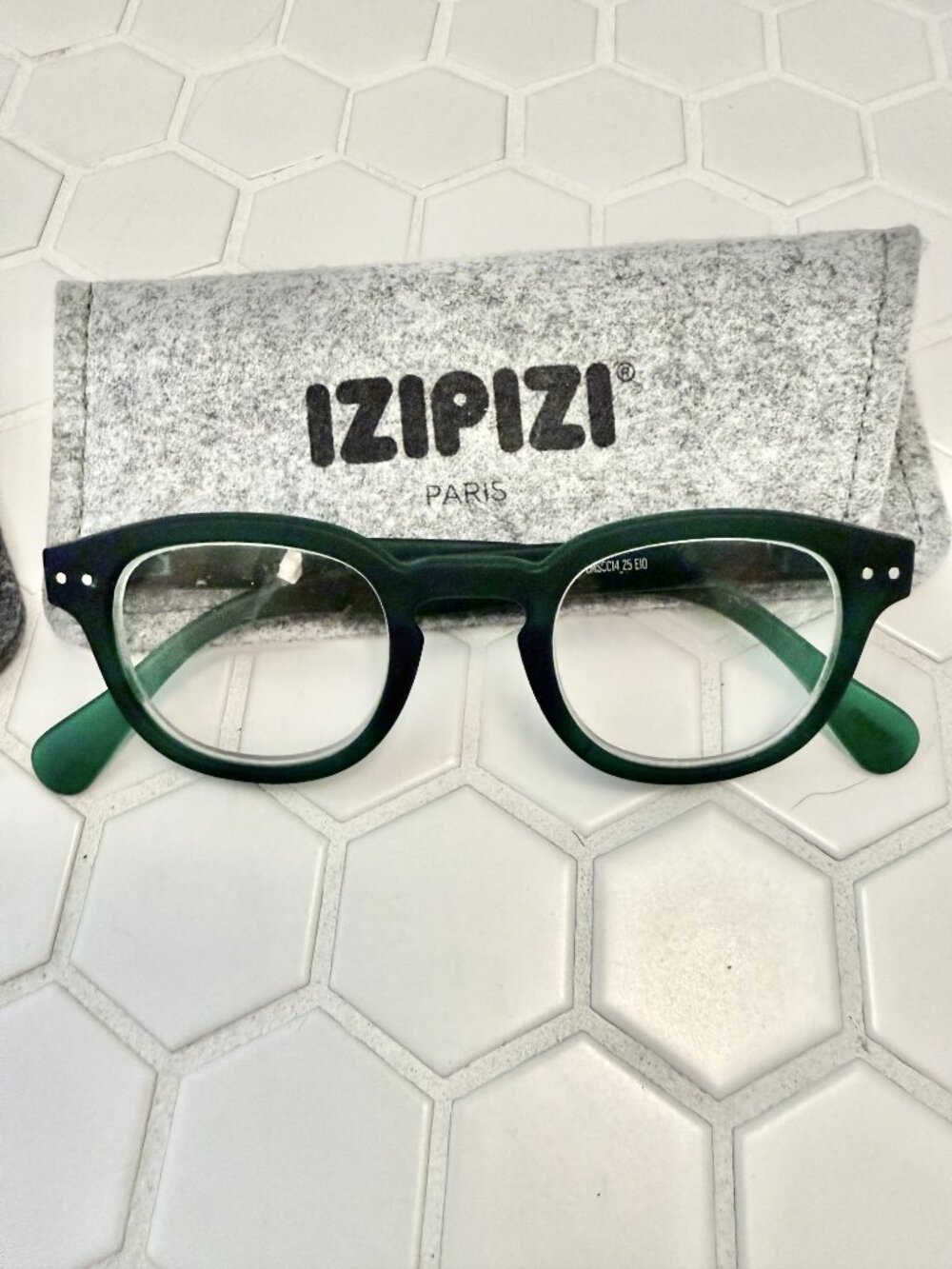 IZIPIZI Paris Green Reading Glasses Readers +2.50 w/ Felt Case